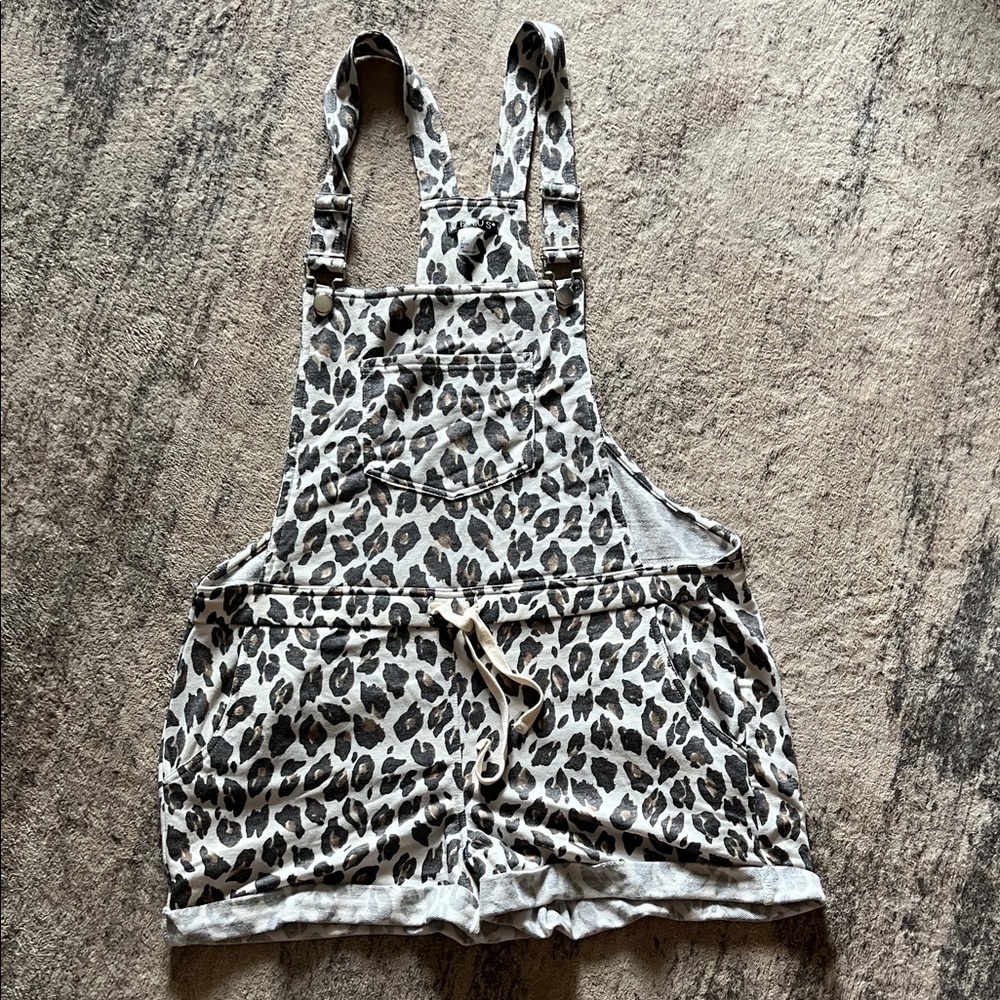 VENUS Leopard Print Apparel